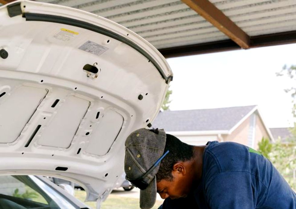 Santa Rosa mobile mechanic at work during a service visit