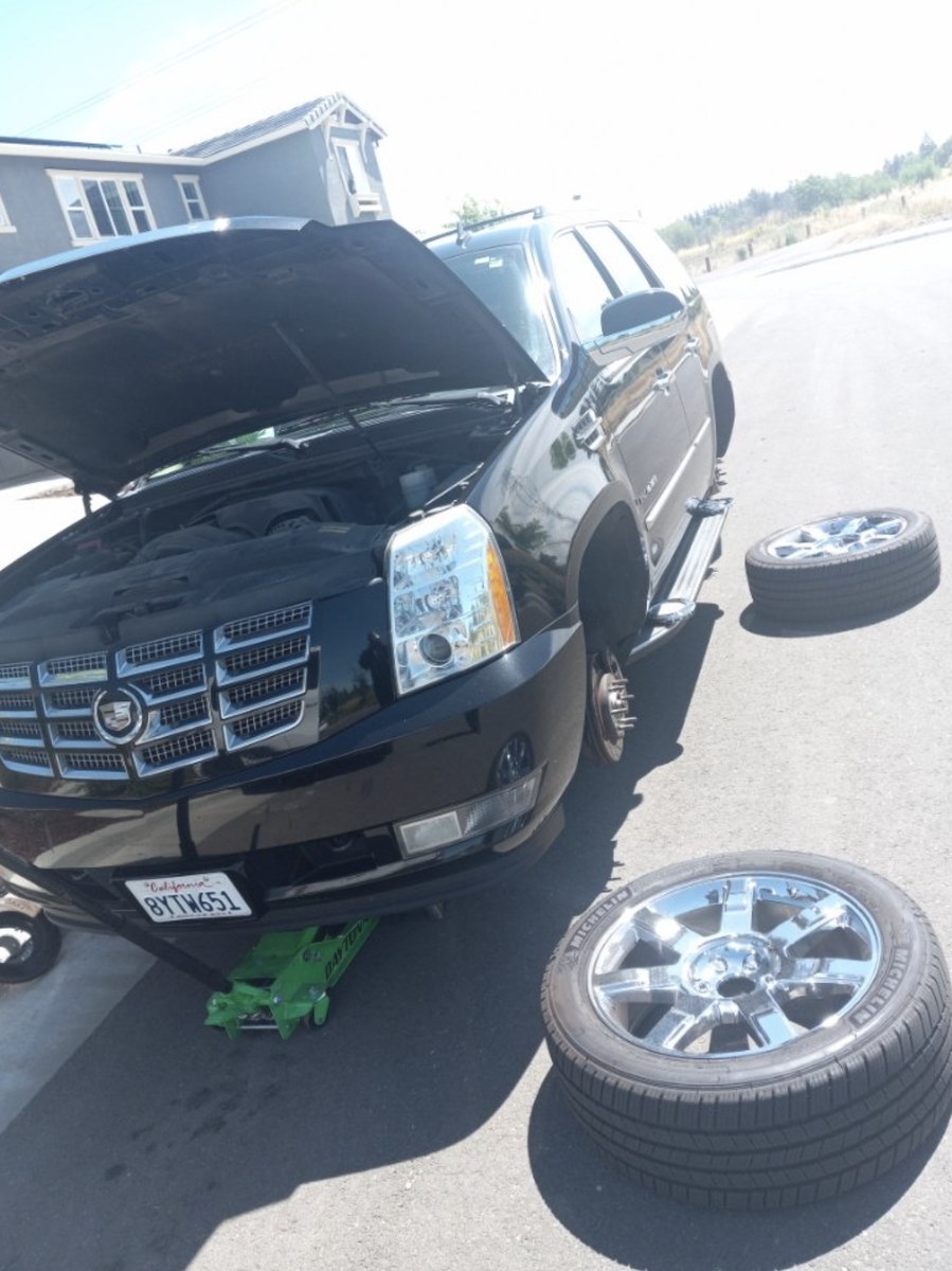 Santa Rosa mobile mechanic at work during a service visit